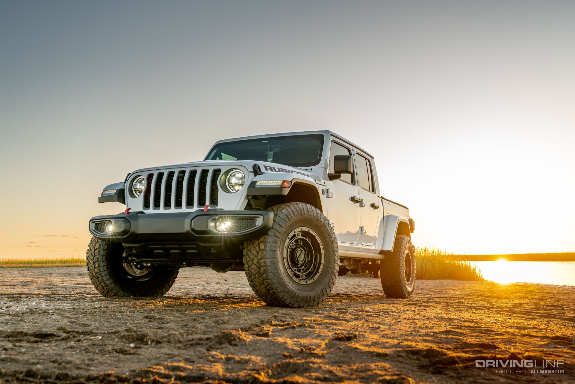 Gallery | Remington Off-Road Edition White 2019 Jeep 