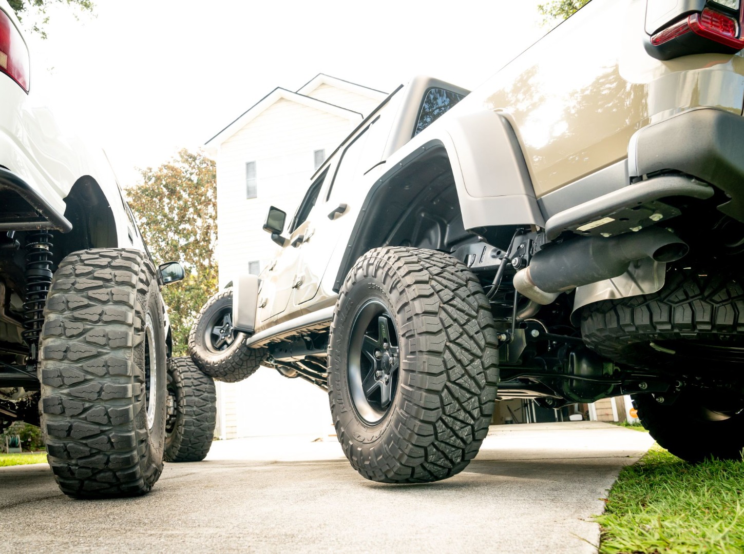 35s No Lift (Part II) with AEV Jeep Gladiator Wheels | Inside Line.